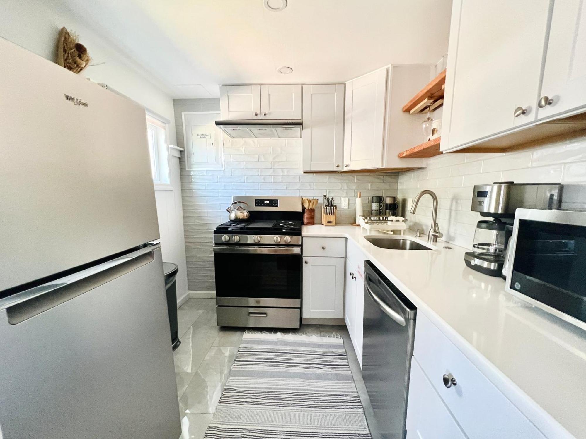 Ultra Modern - Entire 3 Bedroom Apartment - 5 Min Walk To The Beach ไวลด์วูด ภายนอก รูปภาพ